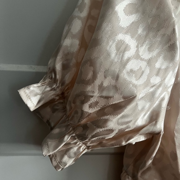 AndTheWhy Cheetah Tshirt XL - Picture 3 of 6